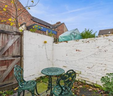 2 bedroom end of terrace house to rent - Photo 2