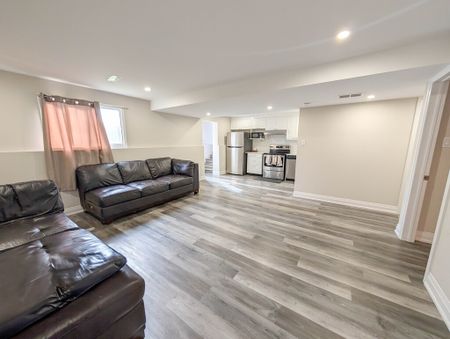 Spacious 2 Bedroom Lower Unit In Welland! - Photo 2