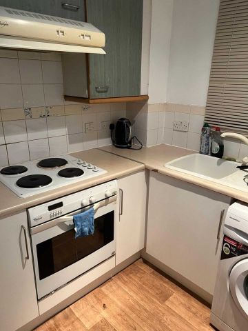 Price £1,200 pcm - Let - Photo 2