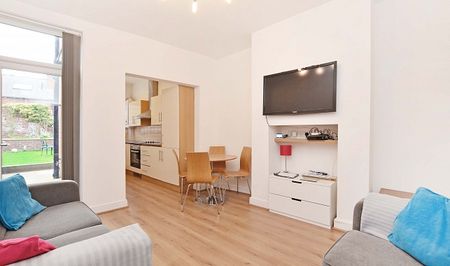 High Standard Four Bedroom House - Photo 2