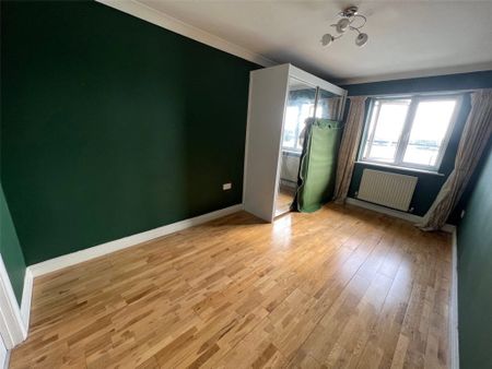 2 Bedroom Flat / Apartment - Quayside Road, Southampton - Photo 4