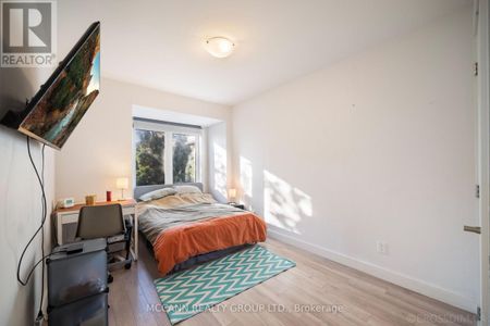 151 Wallace Avenue apartment — Toronto, ON (3-Bedroom) - 3 Bedroom - Photo 2