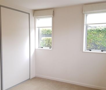 Simply beautiful city complex living! - Photo 2