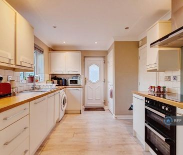 3 bedroom semi-detached house to rent - Photo 6