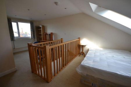 4 bedroom terraced house to rent - Photo 5