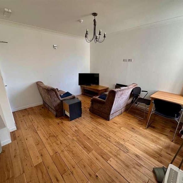 Hows Road, Uxbridge, UB8 - Photo 1