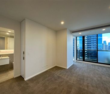 UNFURNISHED SPACIOUS ONE BEDROOM ONE CARPARK APARTMENT LOCATED IN H... - Photo 6