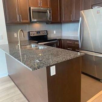 Grandpark dr. & Burnhamthorpe Rd Luxury 1Bdrm +Den Laminated Floors - Photo 3