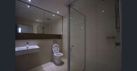 Stylish Two-Bedroom Apartment with Pool & Garden Views - Photo 5