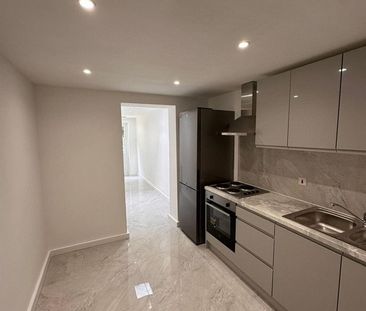 Room in a Shared House, Wensleydale, LU2 - Photo 3