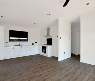 Spacious Two Bedroom Flat - Photo 2