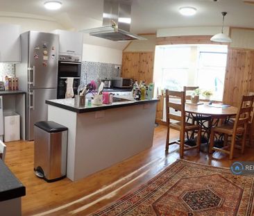 1 bedroom in a flat share to rent - Photo 4