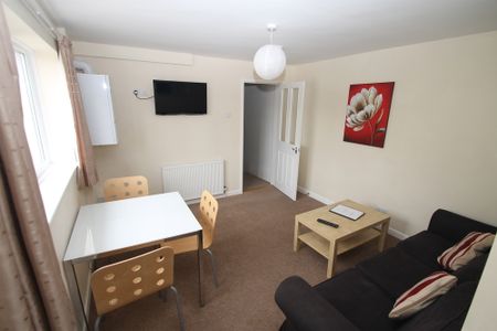 3 Bedroom | 18 North Road East, Top Floor Flat, PL4 6AS - Photo 5