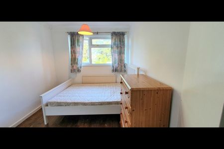 4 Bed Semi-Detached House, Ham Park Road, E7 - Photo 4