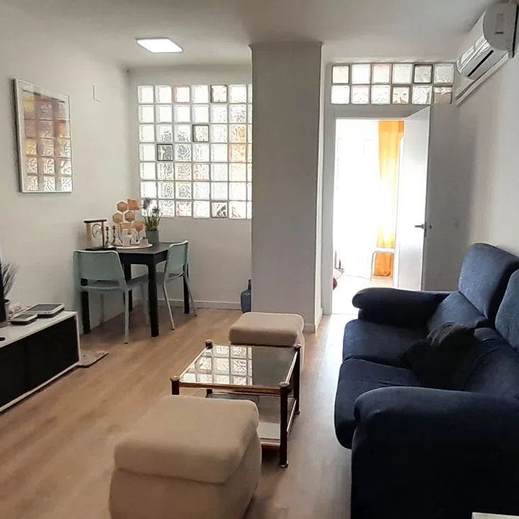 Alquiler de piso en Calle Campillos - Photo 1