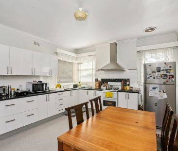 Spacious Living & Yard! - Photo 2