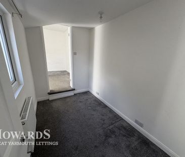 3 bedroom terraced house to rent - Photo 2