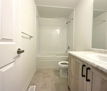 For Lease - 242 Port Crescent, Welland, Ontario - Photo 6