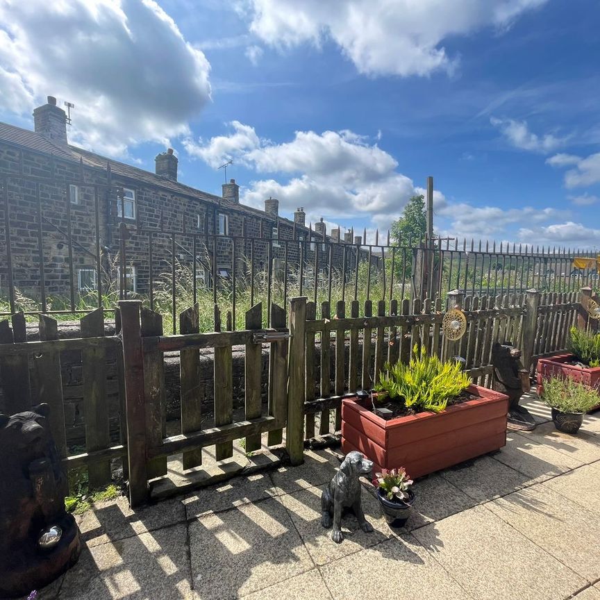 2 bedroom terraced house to rent - Photo 1
