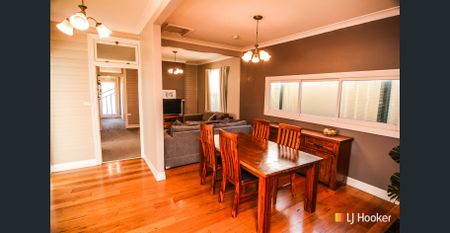 Beautifully Presented Weatherboard - Photo 4