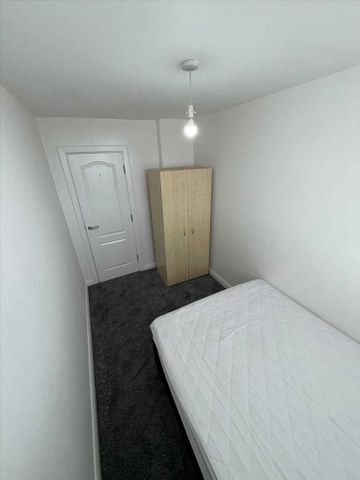 3 bedroom apartment to rent - Photo 4