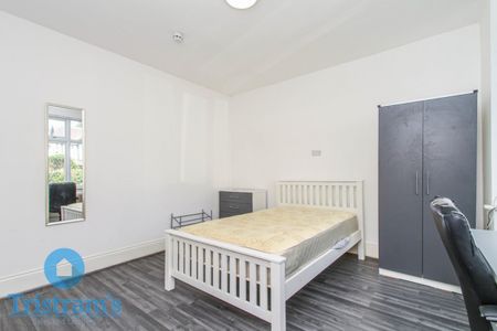 5 bed Semi-Detached House for Rent - Photo 3