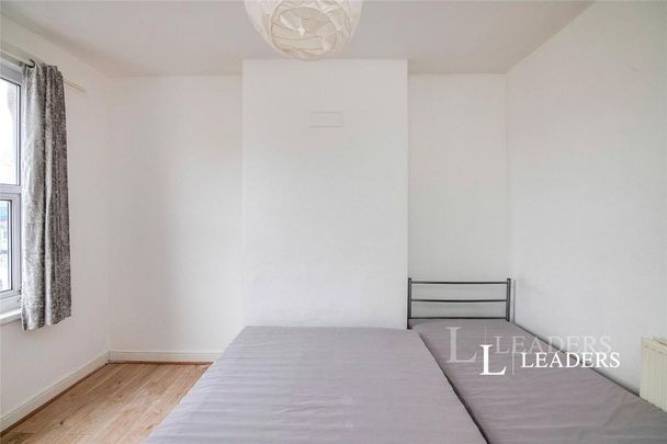 4 bedroom terraced house to rent - Photo 1