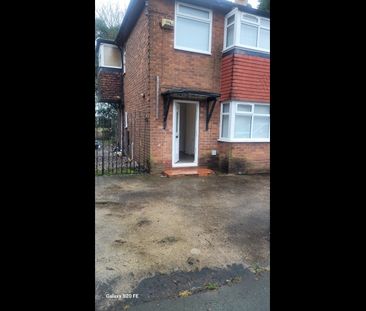 3 Bed Semi-Detached House, Manchester, M40 - Photo 1