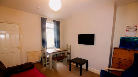 3 Bed 1 Bath - Photo 3