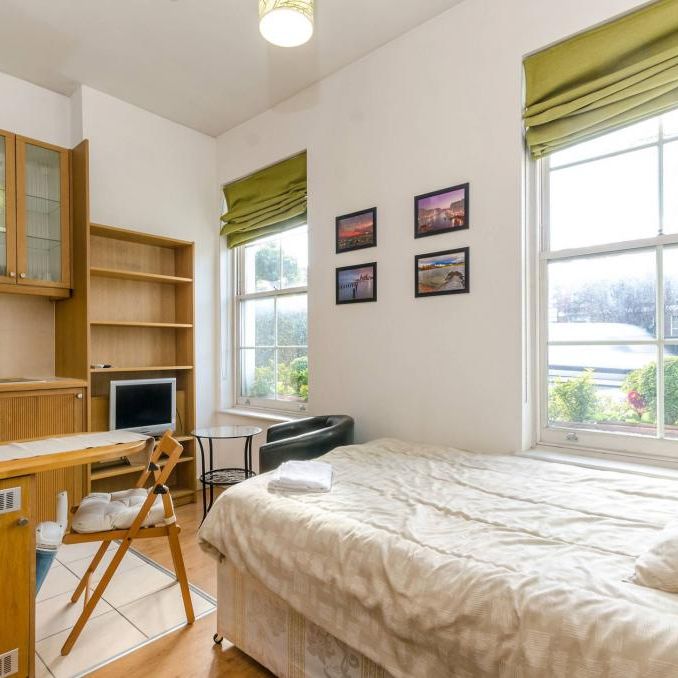 Flat 13 Finchley Road, Hampstead NW3 7AJ - Photo 1