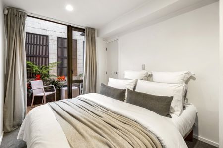 Steps to Ponsonby Road - Highly Spacious Townhouse with Garage + Extra Carpark - Photo 5