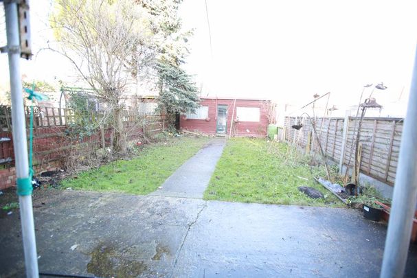 3 bedroom end of terrace house to rent - Photo 1