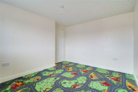 Pine Park, Barton-upon-Humber, Lincolnshire, DN18 5RU - Photo 3