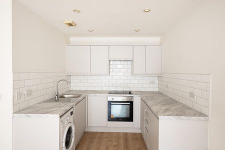 2 Bed Flat - Photo 2