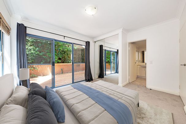 Bright and Sunny Apartment in Ideal Location - Photo 1