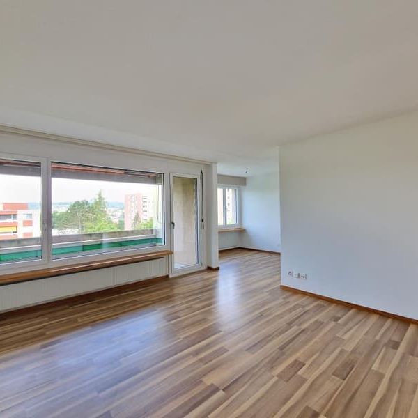 "Grossräumige Wohnung mit Balkon in zentraler Gegend!" - Foto 1