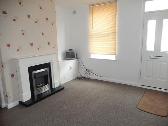 2 bedroom end of terrace house to rent - Photo 1