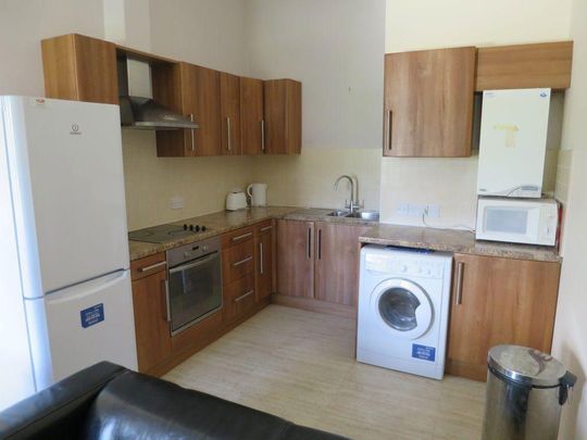 3 bedroom flat to rent - Photo 1