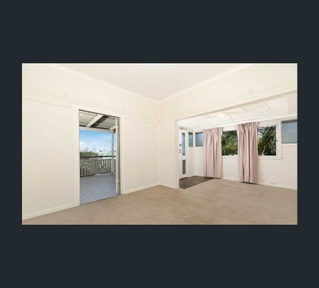 739 South Pine Road, Everton Park, Qld 4053 - Photo 2