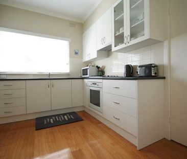 Family Living in Burwood - Photo 2