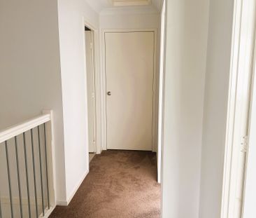 Spacious three bedroom townhouse - Photo 6