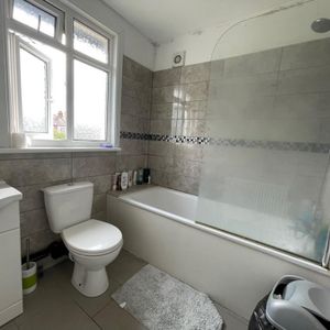 House share to rent - Photo 2