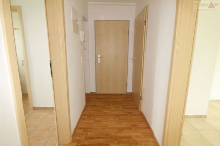 Ruhig gelegene 3-Raum-Wohnung mit Balkon in Bernsbach zu vermieten - Photo 5