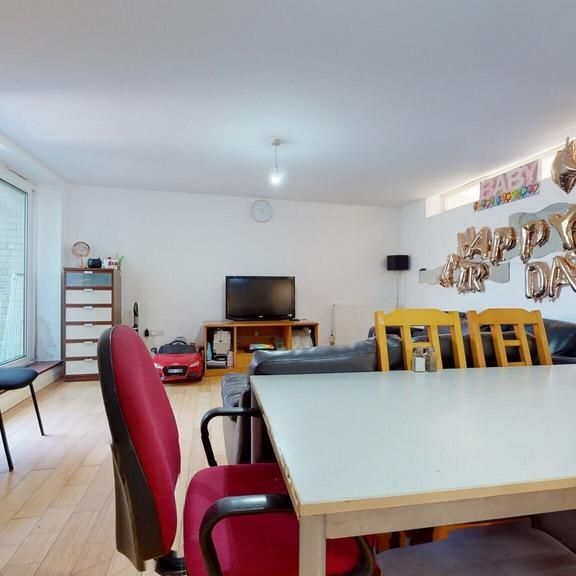 2 bedroom ground floor flat to rent - Photo 1