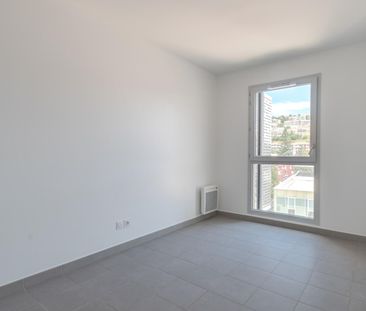 location Appartement F3 DE 61.95m² À NICE - Photo 3