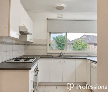 3 Bed Family home in Burwood East - Photo 2