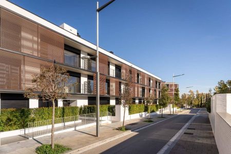 4 room luxury Apartment for rent in Sabadell, Catalonia - Photo 3