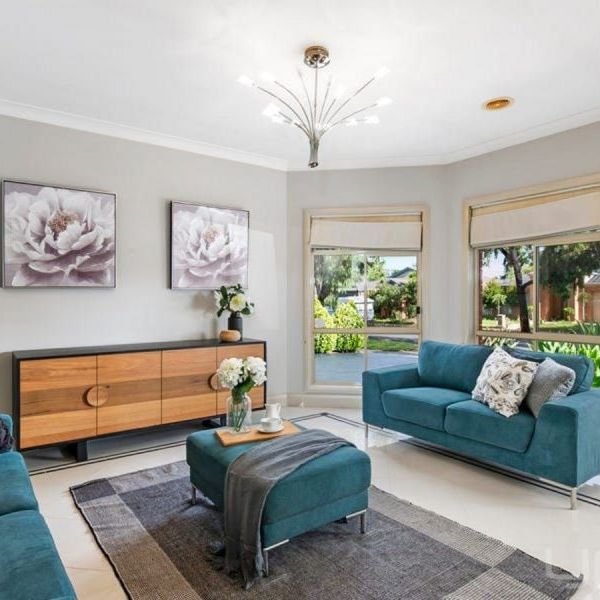 Large 3 Bedroom Home! - Photo 1