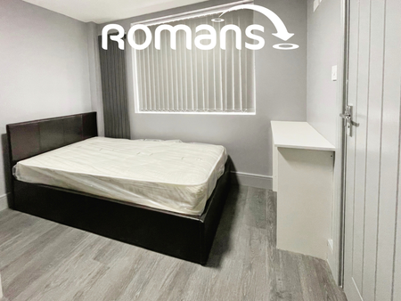 1 bedroom in a house share to rent - Photo 2