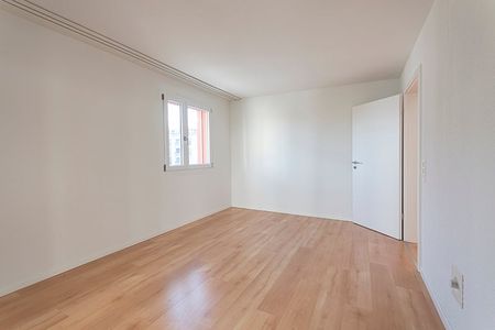 Grosszügige 4.5 Zimmerwohnung in Zürich-Affoltern - Photo 2